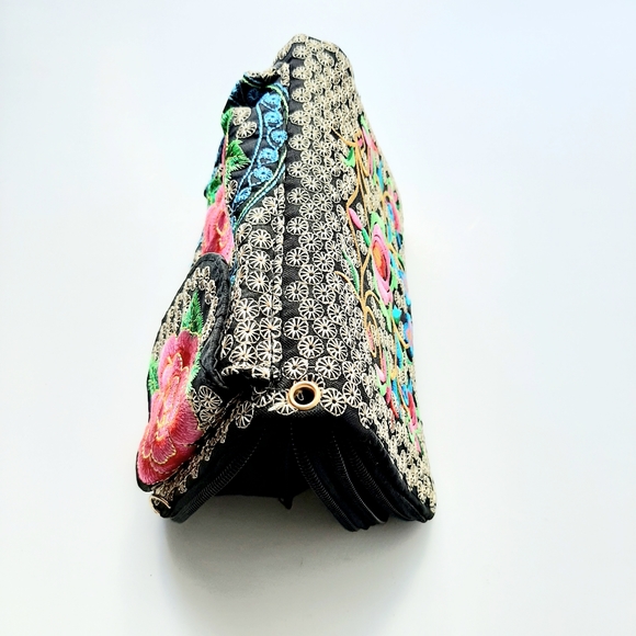 Colorful Embroidered Full Zip Wallet Rose Design - Picture 5 of 7